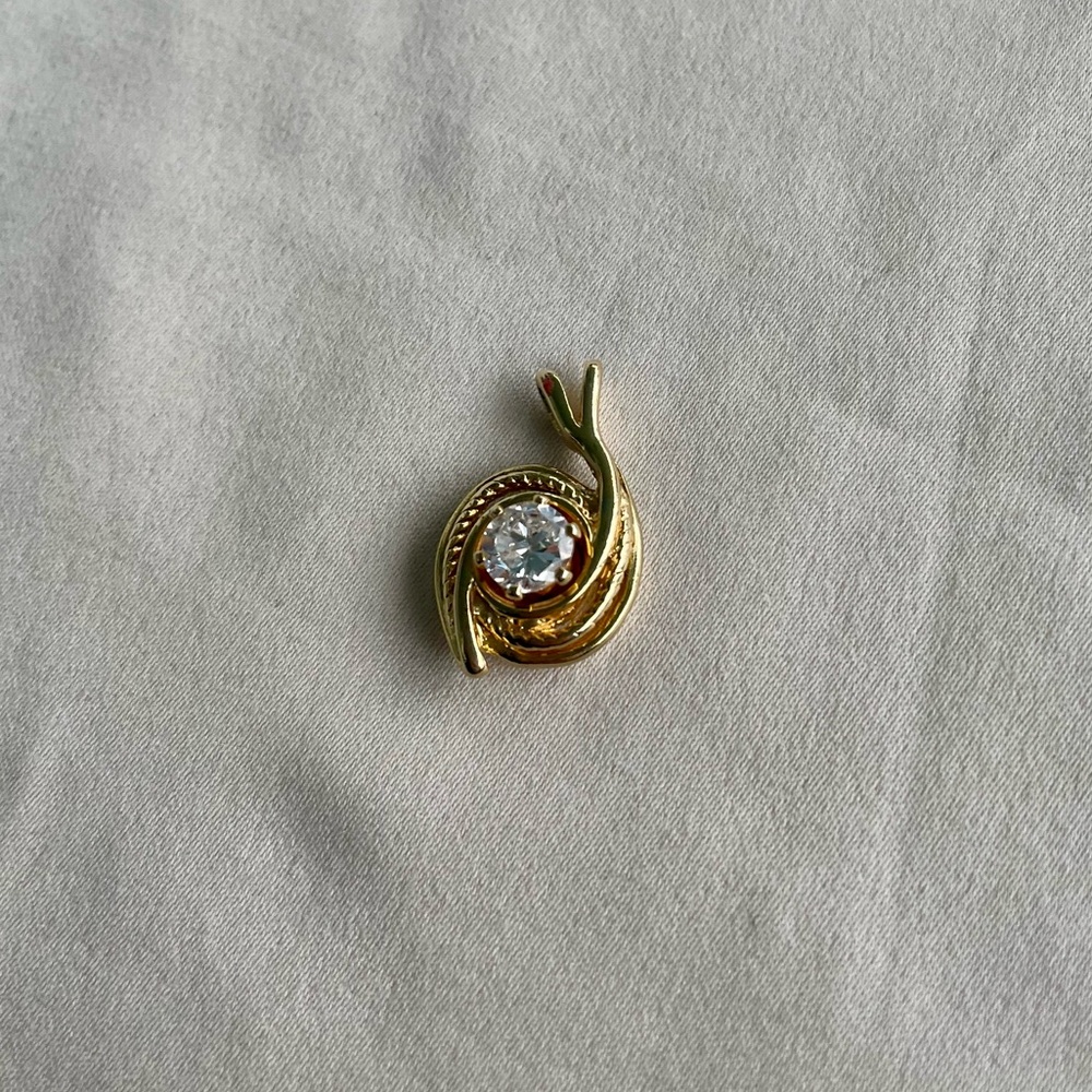 Vintage Queen Anne V-Shaped Gold-Tone CZ Brooch with Pendant - Picture 6 of 7